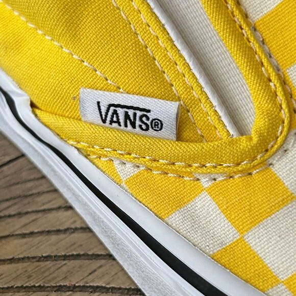 Vans 🛹 🏎️ 🏖️ Checkered Slip-On Sneakers Designed in Cali for rad good looks 👀 - Picture 4 of 17